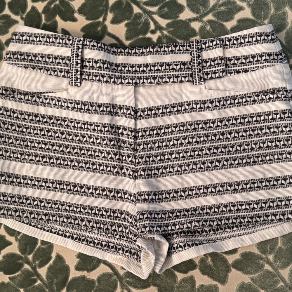 Nanette Lepore Black & White Martini Patterned Shorts in Size 8